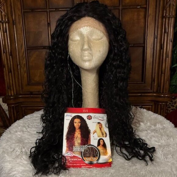 Isis Super Jacky 27" Lace Front Red Carpet Premiere Color 1B Wavy Synthetic Wig - Picture 2 of 16